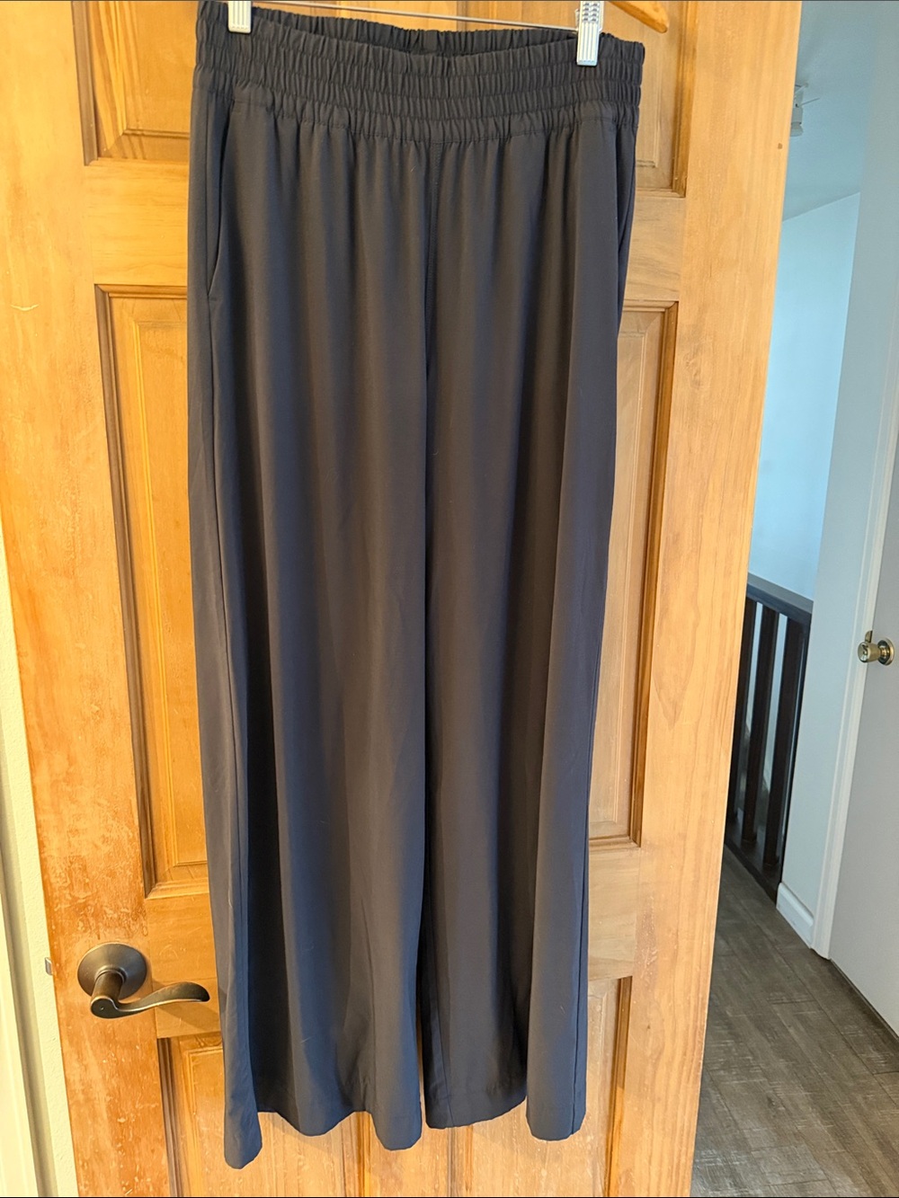 Vuori villa wide leg pant. Charcoal. Size Large. - Picture 3 of 7